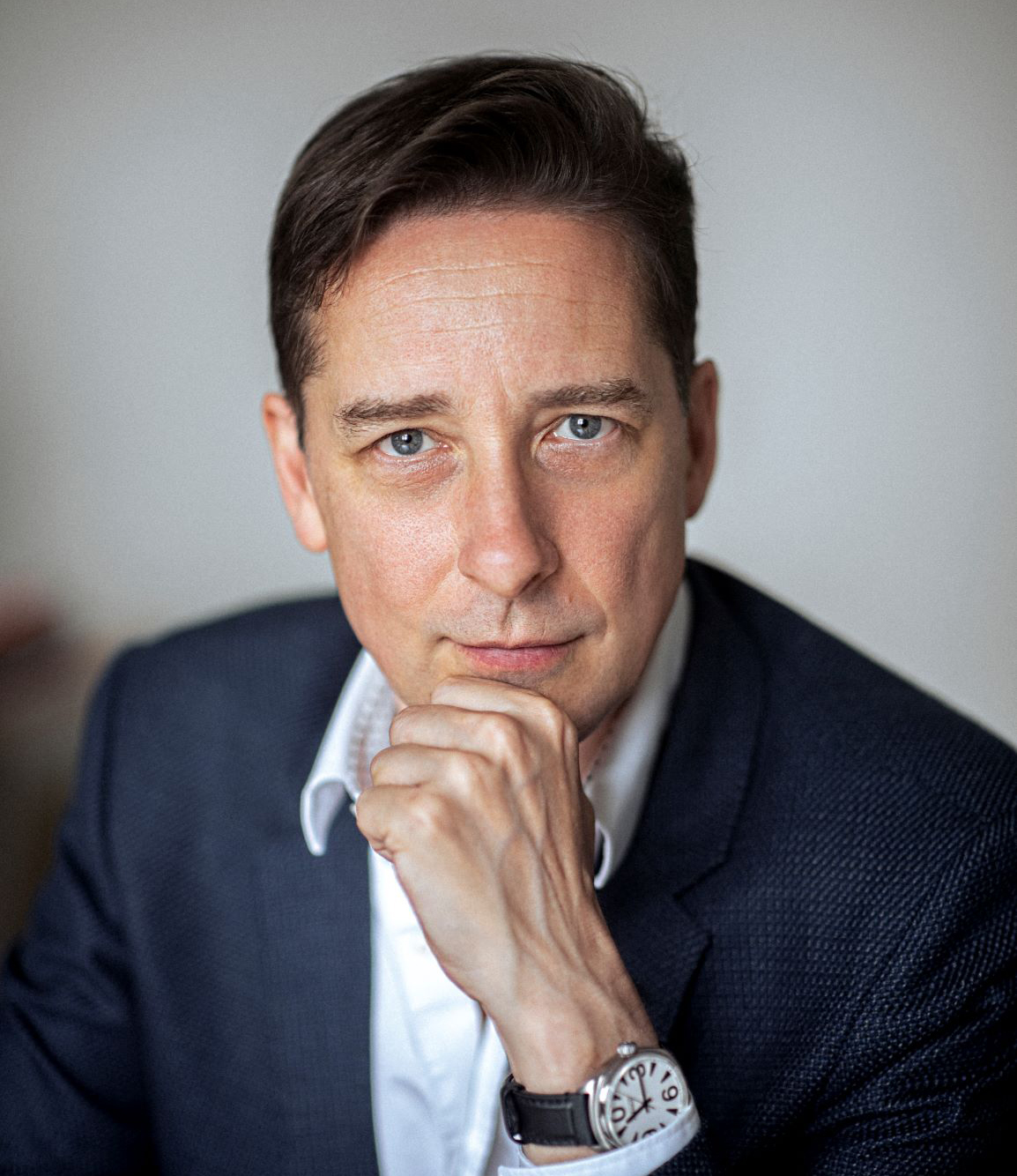 Владелец часового завода ракета дэвид хендерсон стюарт. Давид хендерсон стюарт. Дэвид хендерсон стюарт. Создатель бренда россия. Петр хендерсон стюарт.